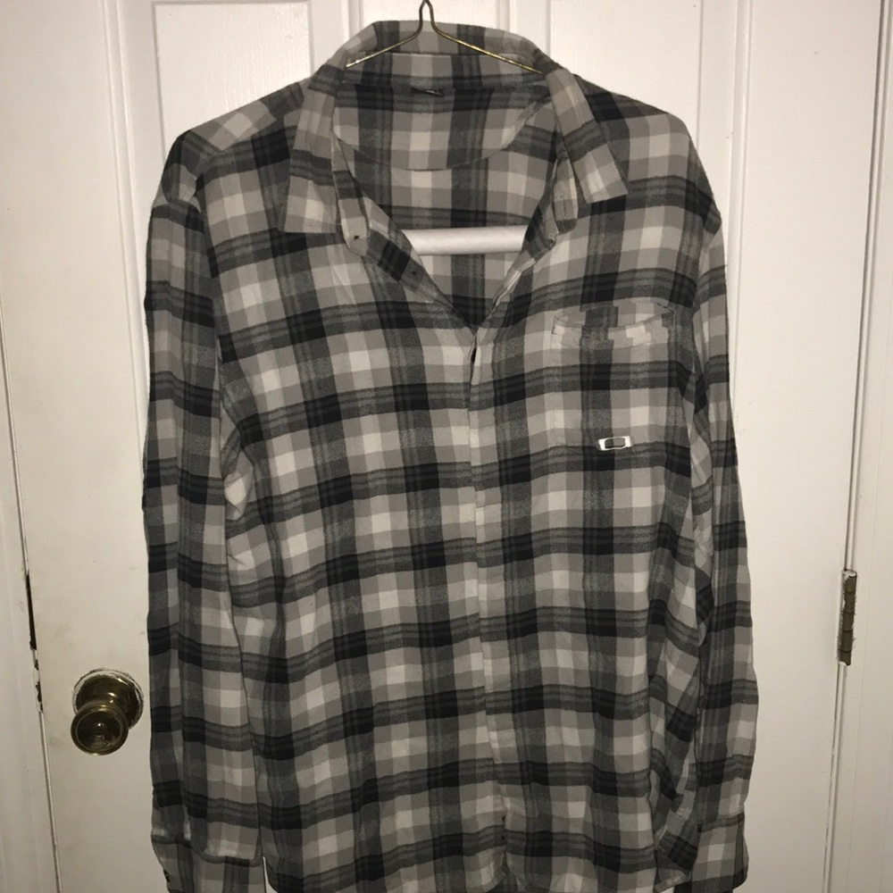 Oakley button down flannel long sleeve shirt